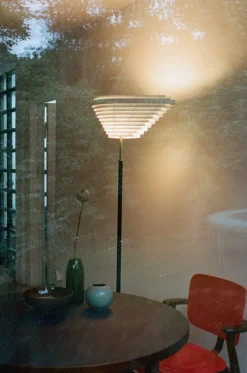 Artek Aalto golvlampa A805, polerad mässing