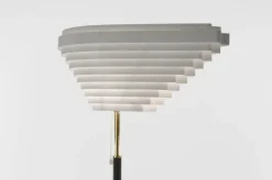 Artek Aalto golvlampa A805, polerad mässing