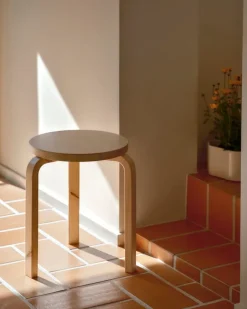 Artek Aalto, pall 60, vildbjörk