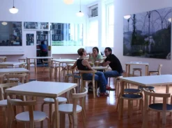 Artek Aalto pall E60, svart linoleum