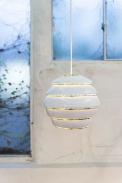 Artek Aalto pendellampa A331 ”Beehive”, vit - mässing