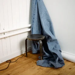 Artek Rivi akrylbehandlat tyg, 145 x 300 cm, blå - vit