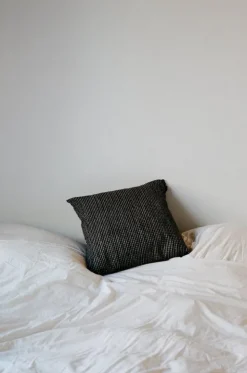 Artek Rivi kuddfodral 50 x 50 cm, svart - vit