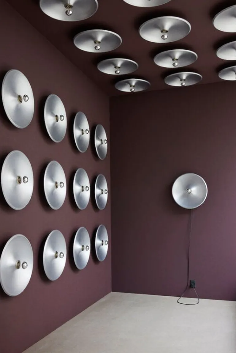 Astep Model 262 vägglampa, strömbrytare, satinerad aluminium