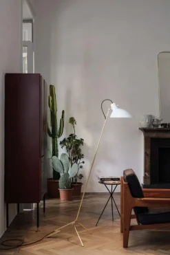 Astep VV Cinquanta golvlampa, mässing - vit