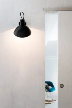 Astep VV Cinquanta vägglampa med strömbrytare, svart