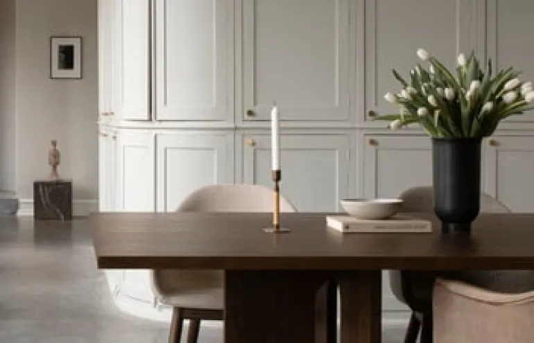 Audo Copenhagen Androgyne matbord, 210 x 100 cm, mörkbetsad ek