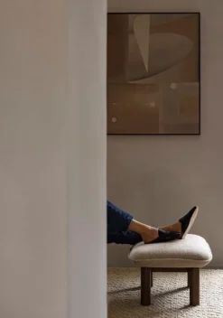 Audo Copenhagen Brasilia fotpall, valnöt - Bouclé 02