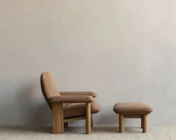 Audo Copenhagen Brasilia loungefåtölj, ek - Dunes Camel läder