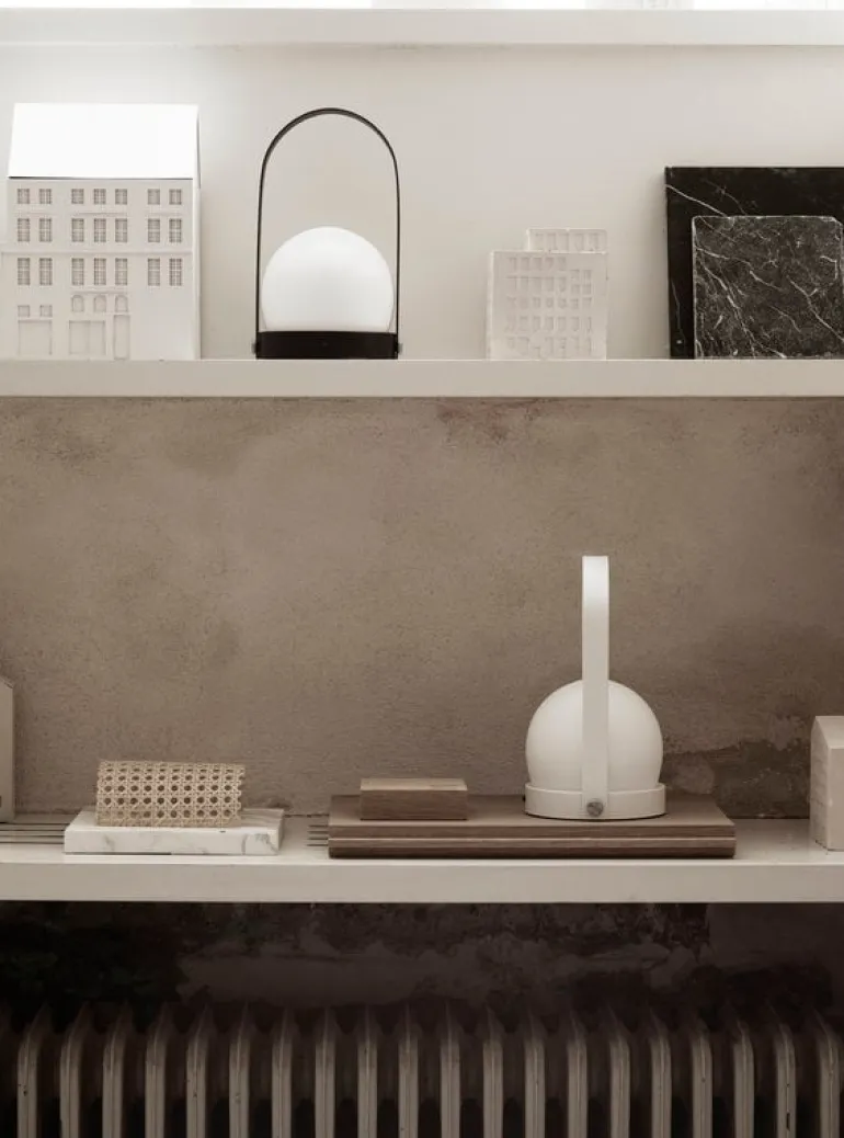 Audo Copenhagen Carrie bärbar bordlampa, utomhus, vit