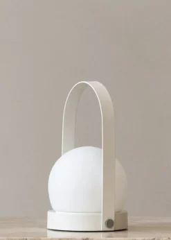 Audo Copenhagen Carrie bärbar bordlampa, utomhus, vit