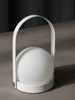 Audo Copenhagen Carrie bärbar bordlampa, utomhus, vit