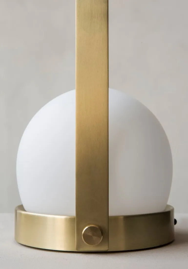 Audo Copenhagen Carrie LED-bordslampa, borstad mässing