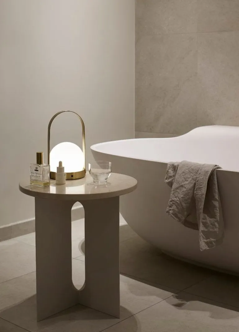 Audo Copenhagen Carrie LED-bordslampa, borstad mässing