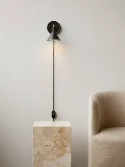 Audo Copenhagen Cast Sconce vägglampa med diffusor, dimbar, svart - mässing