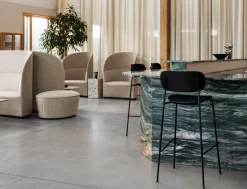 Audo Copenhagen Co barstol 65,5 cm, svart stål - svart ek