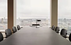 Audo Copenhagen Co stol med armstöd, svart ek - svart läder