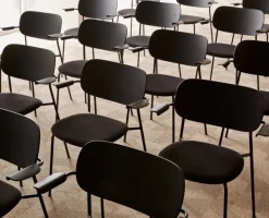 Audo Copenhagen Co stol med armstöd, svart ek - svart läder