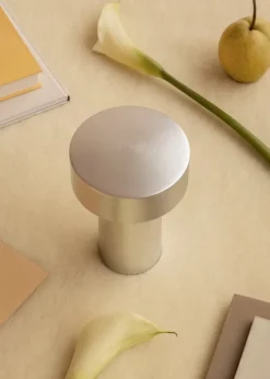 Audo Copenhagen Column bärbar bordslampa, aluminium