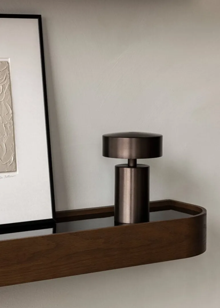 Audo Copenhagen Column Portable bordslampa, brons