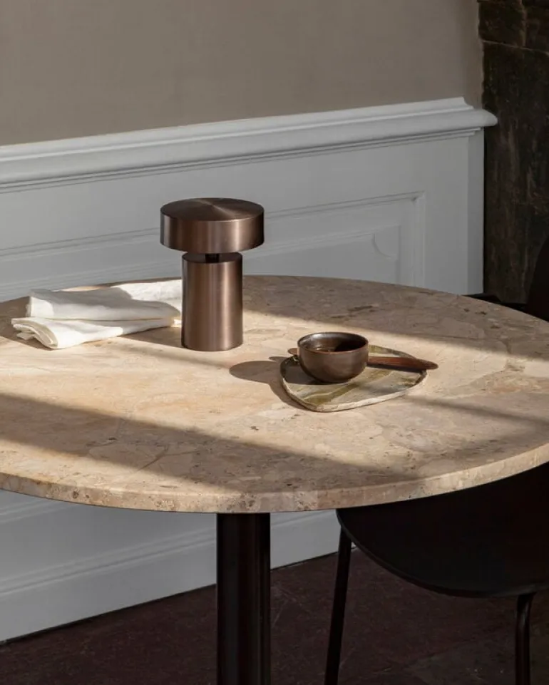 Audo Copenhagen Column Portable bordslampa, brons