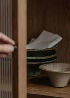 Audo Copenhagen Curiosity skåp, högt, ek - glas