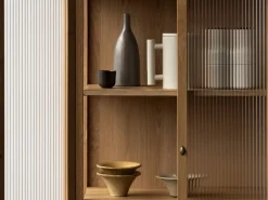 Audo Copenhagen Curiosity skåp, högt, ek - glas