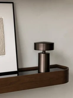 Audo Copenhagen Epoch hylla 150, mörk betsad ek - svart