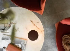 Audo Copenhagen Harbour Column matbord, 105 cm, svart bas - Eztremoz-marmor