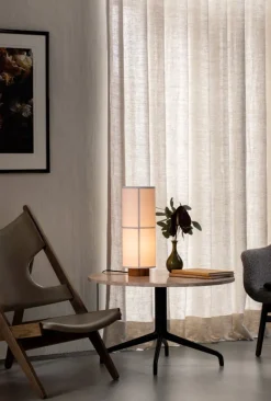 Audo Copenhagen Harbour Column soffbord, 80 cm, svart bas - Eztremoz-marmor