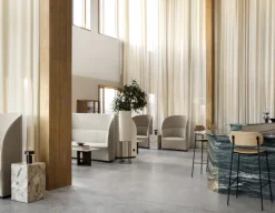 Audo Copenhagen Hashira golvlampa, hög, rå linne