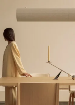 Audo Copenhagen Hashira Linear pendellampa, rå linne