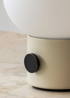 Audo Copenhagen JWDA bärbar bordslampa, alabaster vit