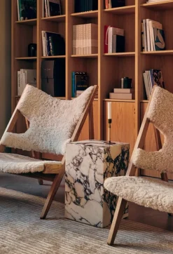 Audo Copenhagen Knitting Chair fåtölj, ek - fårskinn Moonlight 09