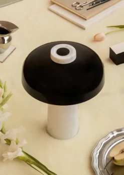 Audo Copenhagen Omvänd bordslampa, svart - carrara marmor