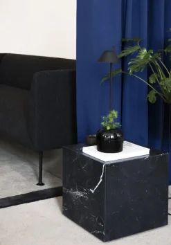 Audo Copenhagen Plinth bord, kub, svart Marquina-marmor