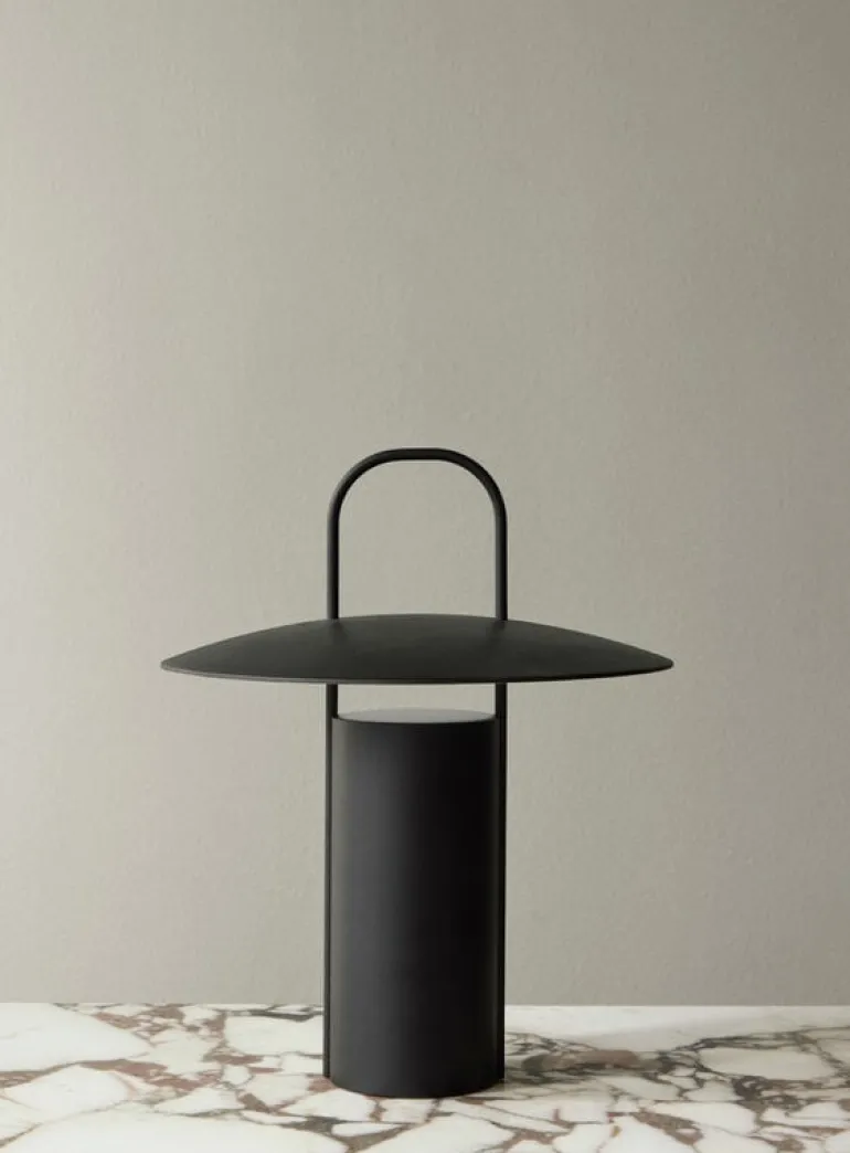 Audo Copenhagen Ray bärbar bordslampa, svart