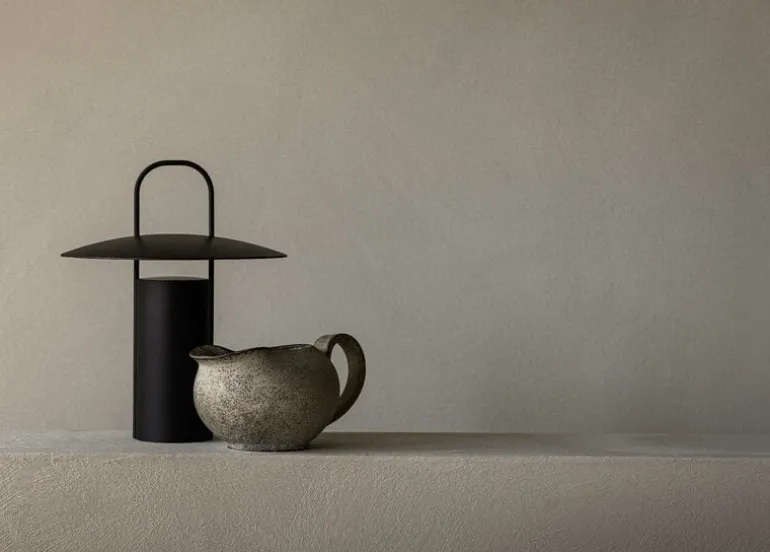 Audo Copenhagen Ray bärbar bordslampa, svart