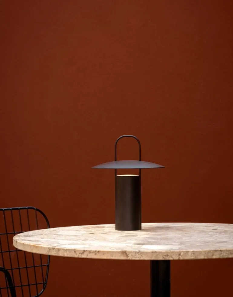 Audo Copenhagen Ray bärbar bordslampa, svart