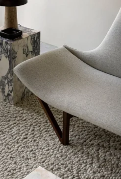 Audo Copenhagen Reverse bordslampa, bronserad mässing - travertin