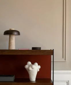 Audo Copenhagen Reverse bordslampa, bronserad mässing - travertin