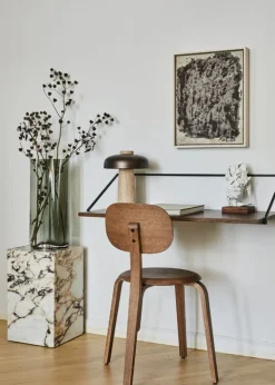 Audo Copenhagen Reverse bordslampa, bronserad mässing - travertin