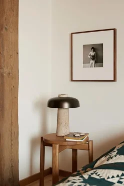 Audo Copenhagen Reverse bordslampa, bronserad mässing - travertin