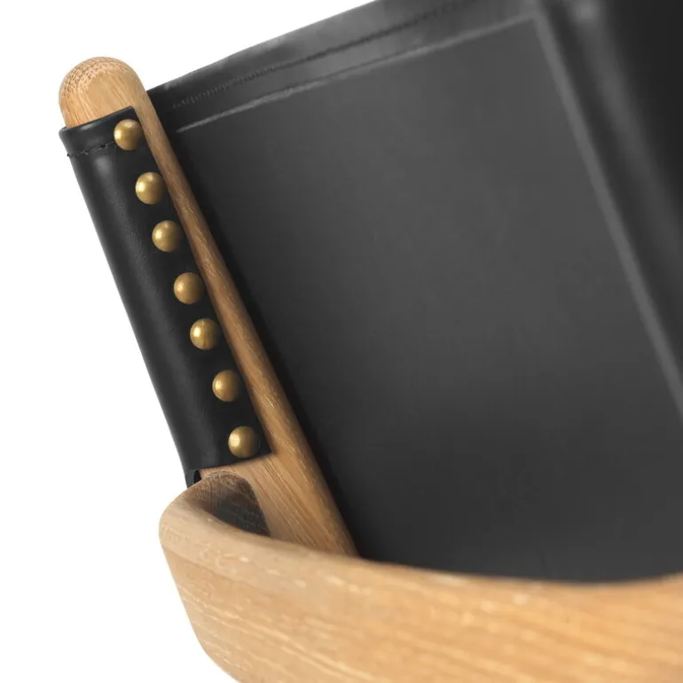 Audo Copenhagen Saxe lounge-stol, oljad ek - svart läder