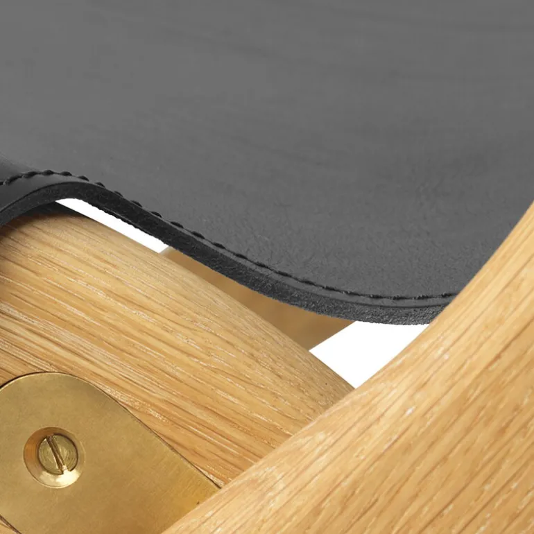 Audo Copenhagen Saxe lounge-stol, oljad ek - svart läder