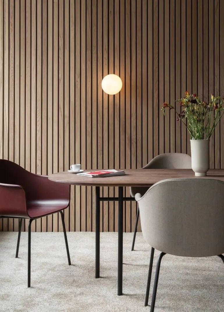 Audo Copenhagen Snaregade ovalt bord, mörkbetsad ek