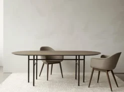 Audo Copenhagen Snaregade ovalt bord, mörkbetsad ek