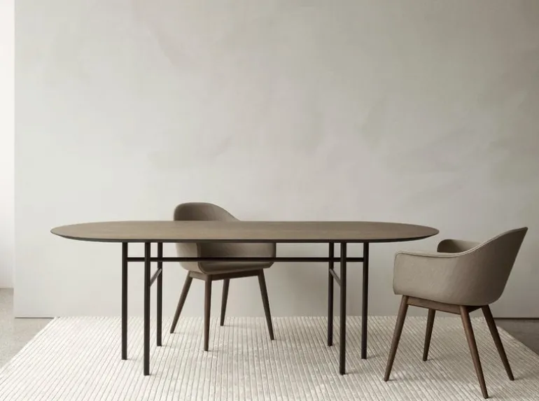 Audo Copenhagen Snaregade ovalt bord, mörkbetsad ek