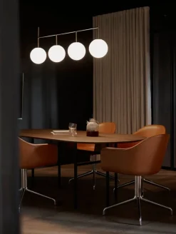 Audo Copenhagen Snaregade ovalt bord, mörkbetsad ek