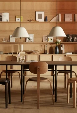 Audo Copenhagen Snaregade ovalt bord, mörkbetsad ek